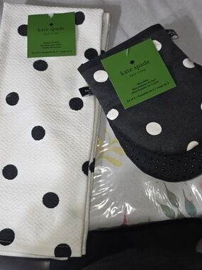 kate spade Polka Dot Kitchen Towel & Oven Mitt Set - Black & White